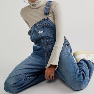 🖤 Levi’s Vintage-style Overalls 🖤